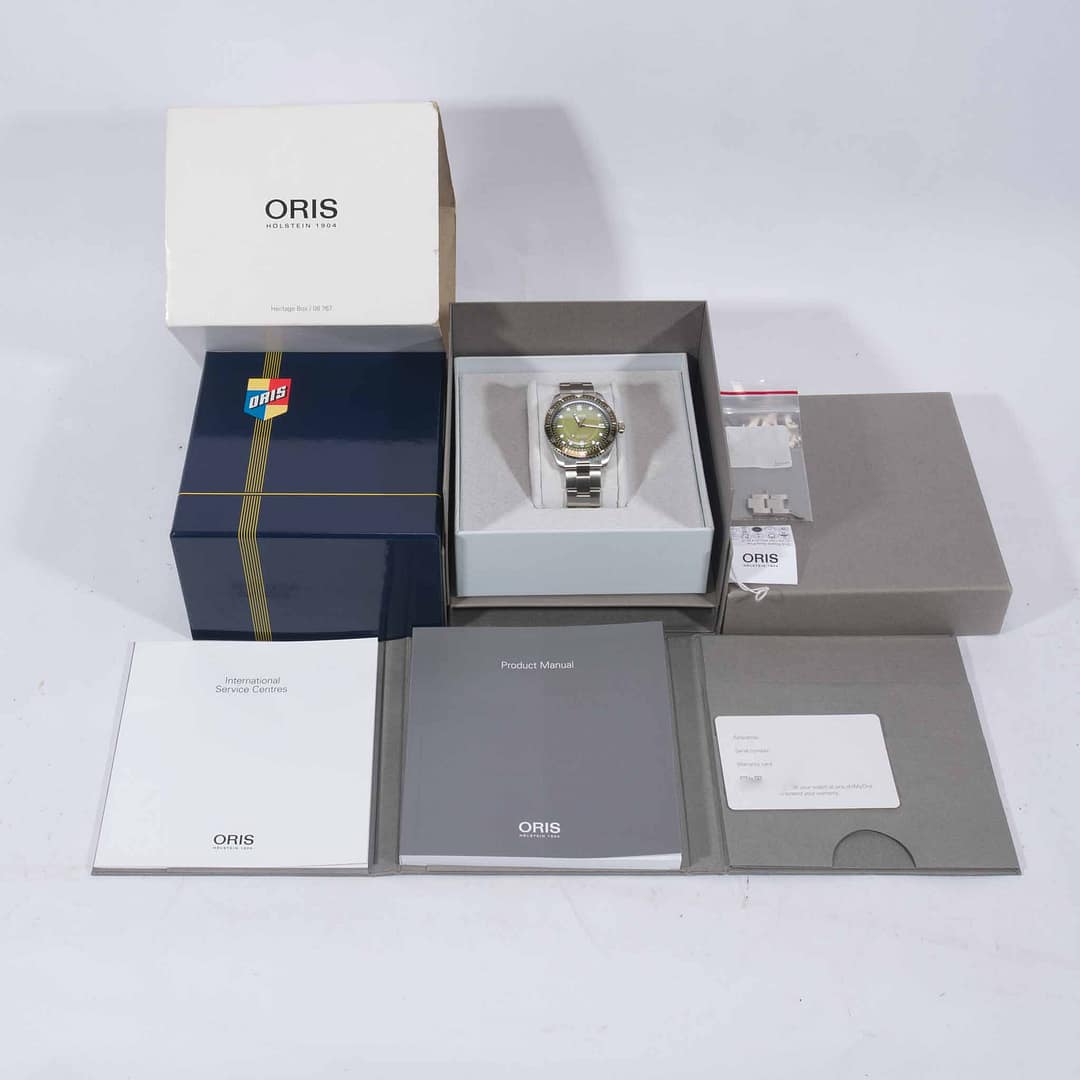 オリーブ Oris Divers Sixty-Five Date Green Dial Stainless Steel 40mm (01