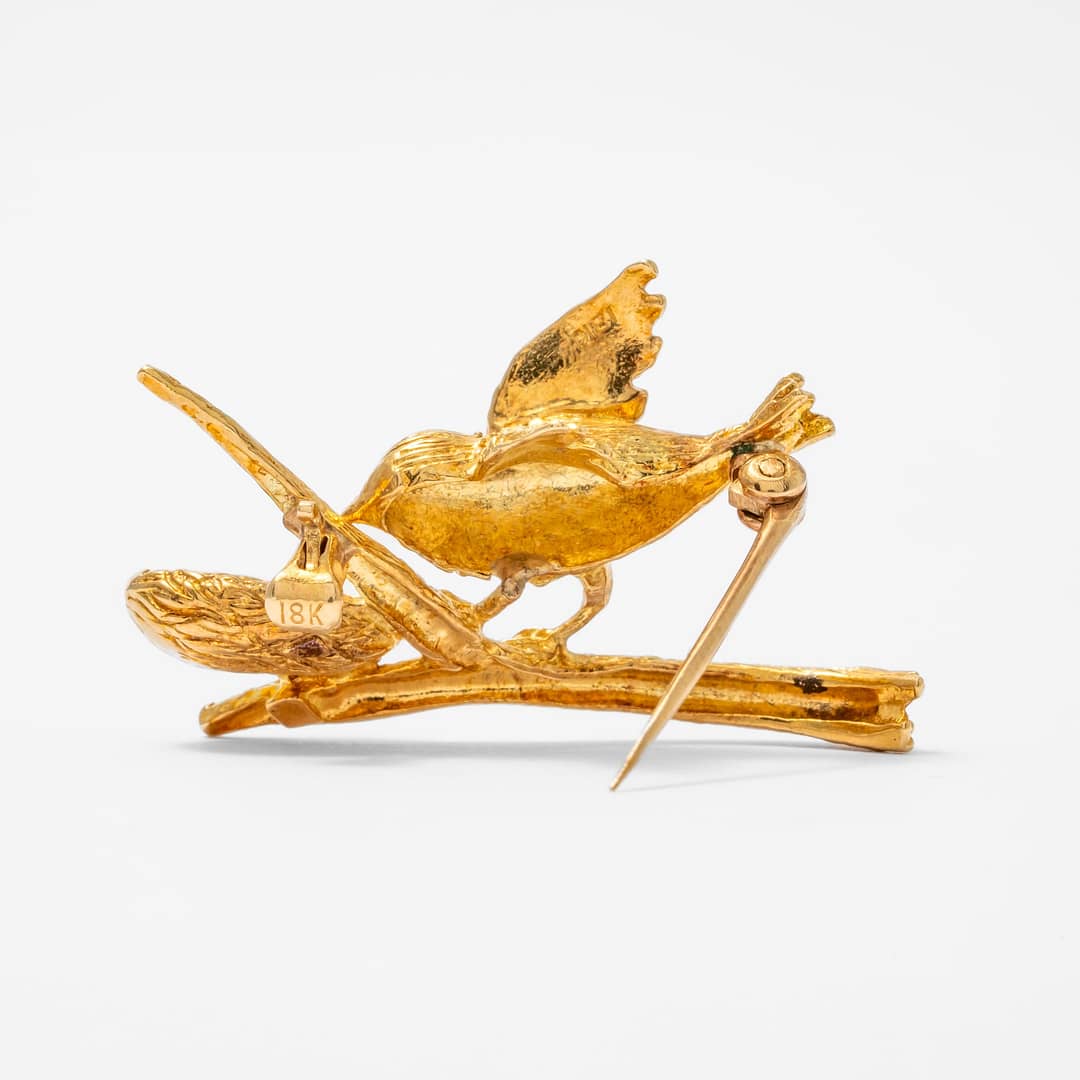 18 Karat Bird Pin with 3 Pearl Eggs in Nest (Yellow Gold