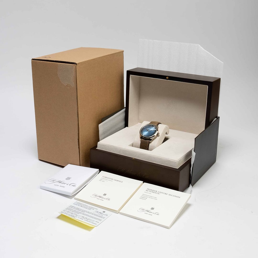 Preowned H.Moser & Cie Endeavour Centre Seconds Funky Blue White
