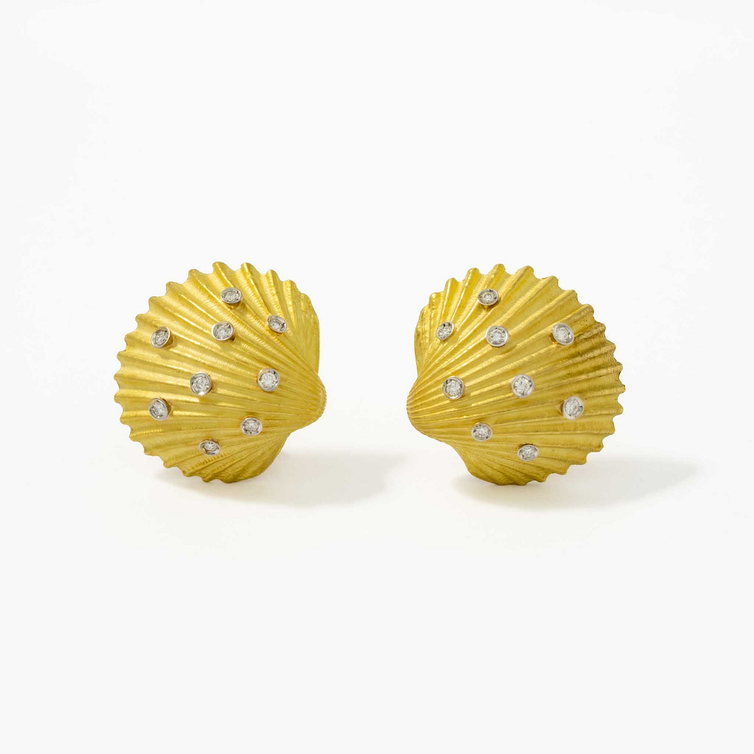 ぴ*ろ様 CTHY HIGH-END JEWELRY CLIP 18 Karat Gold Diamond Shell Clip Earrings (Two Tone) — Shreve