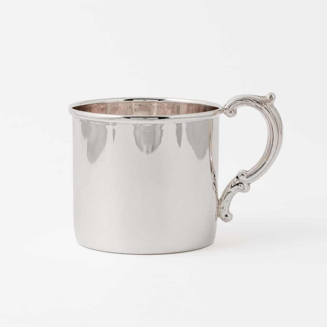 Classic baby cup in sterling silver.