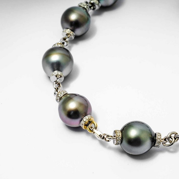 Gray Tahitian Pearl & Diamond Necklace (White Gold)