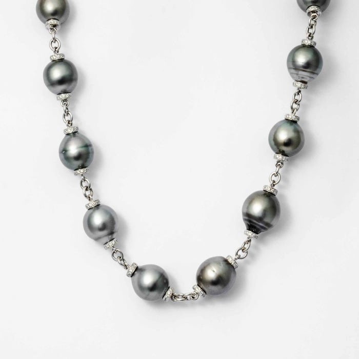 Black pearl beads with small pearl beads Necklace.